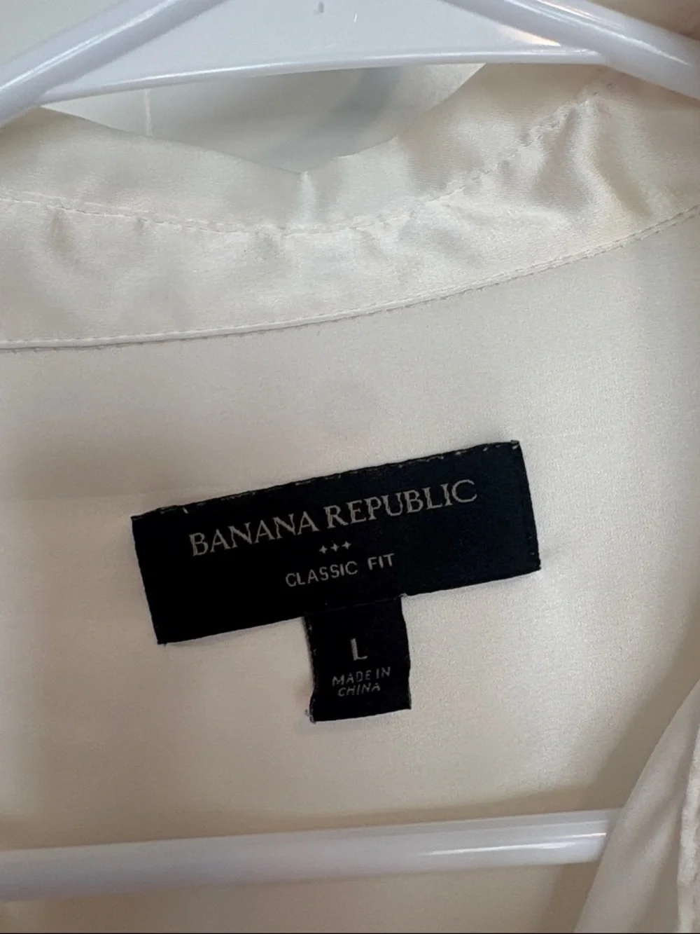 Banana Republic Silk-Look Ivory Button-Up long sleeve Blouse Large - Picture 2 of 5